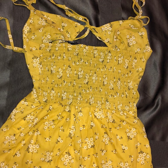 Yellow floral romper - Picture 6 of 8